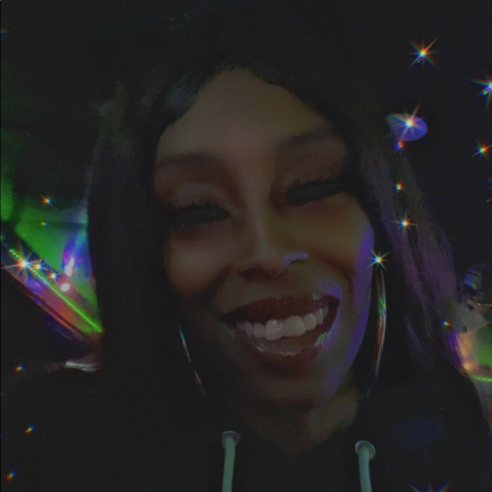 Meet your Posher, Devona